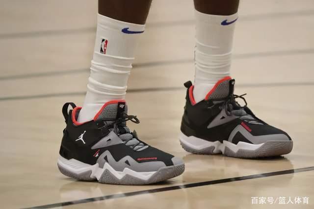 中国三人女篮力克西班牙 王丽丽回暖砍5分4板