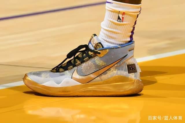 切尔西与18岁右后卫阿奇姆彭续约至2029年